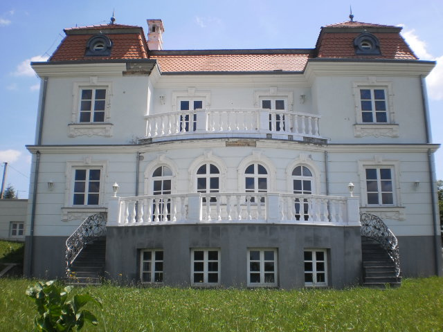 Illustration for article titled Tényleg 165 millióért vehetsz magadnak itthon egy várat?