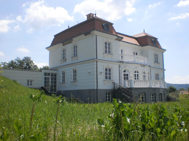 Illustration for article titled Tényleg 165 millióért vehetsz magadnak itthon egy várat?