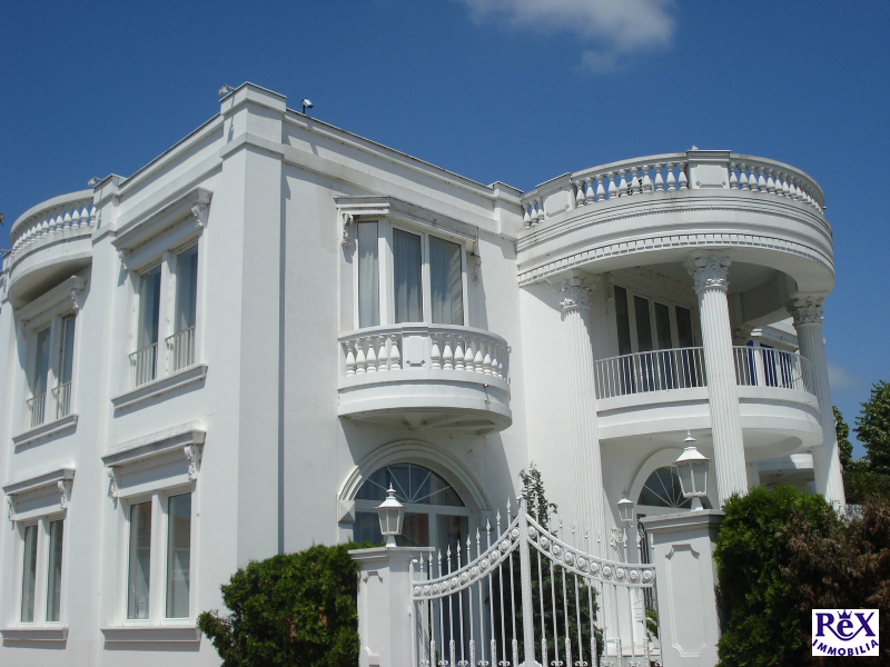 Illustration for article titled Tényleg 165 millióért vehetsz magadnak itthon egy várat?