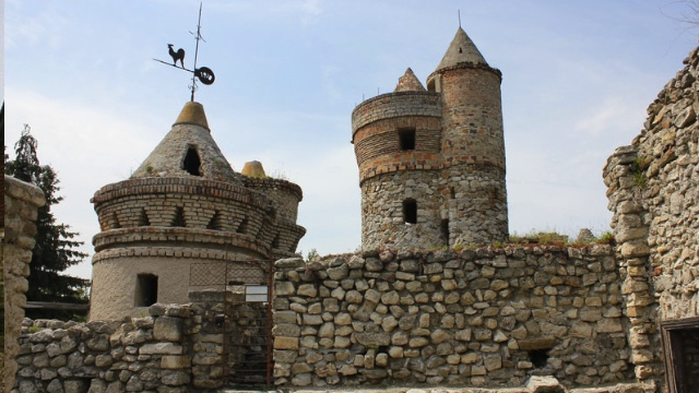 Illustration for article titled Tényleg 165 millióért vehetsz magadnak itthon egy várat?