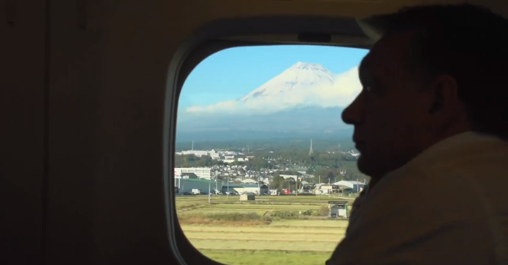 Illustration for article titled Orbán a japán nőnek: Kezét csókolom, hogy van?