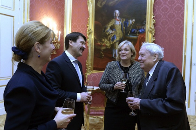 Beszólt az elnöki hivatal a Pozsgay-Áder-vacsoráról érdeklődő bloggernek