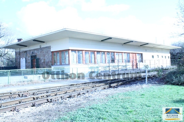 Illustration for article titled Van 100 gurigád? Lakj a Gyermekvasút végállomásán!