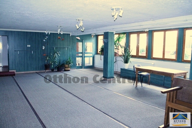 Illustration for article titled Van 100 gurigád? Lakj a Gyermekvasút végállomásán!