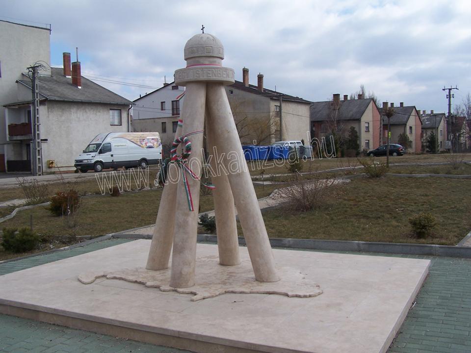 Illustration for article titled Nekünk még legalább két-három Trianon kéne, de hamar!