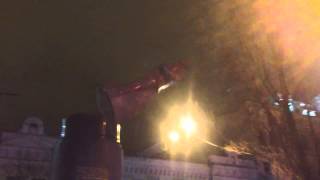 Kijevben ledöntötték Lenin szobrát