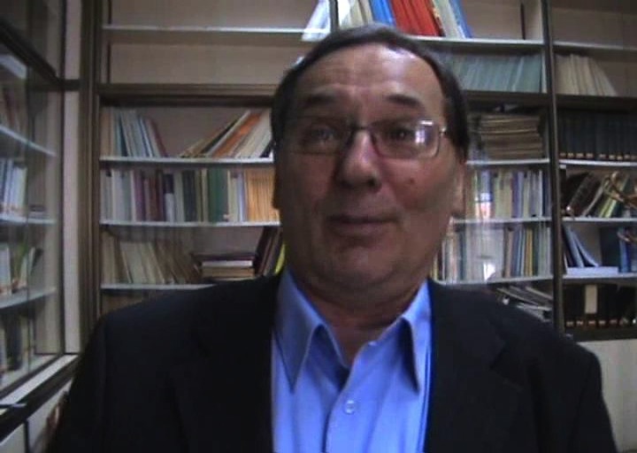 Illustration for article titled Milyen tanárok a politikusok? Megmondja az internet népe!