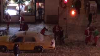 Indítsd a napot a szezon legjobb Mikulás-tömegverekedésével!