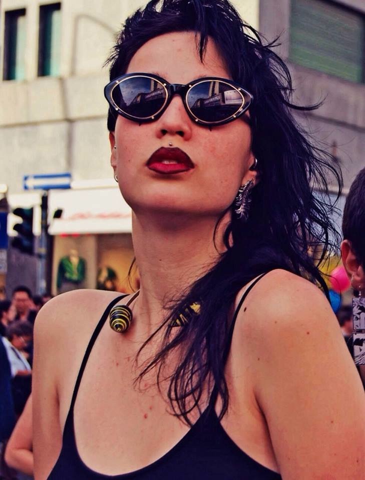 Illustration for article titled Szexuális erőszakért perelik be a rohamrendőrt megcsókoló olasz diáklányt