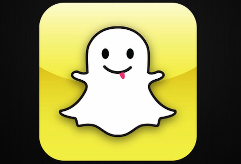 Egy évre börtönbe kerülhet, mert az egyik lánya lefotózta, ahogy a másikkal fürdik