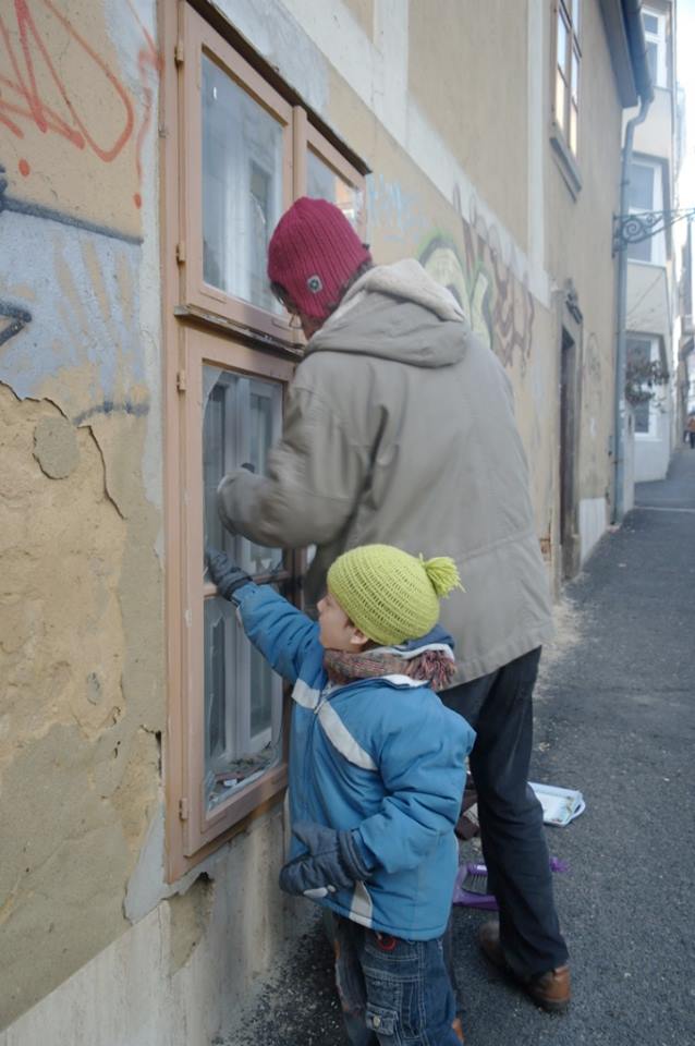 Illustration for article titled Szuper ötlet Pécsről a Törött Ablak Galéria