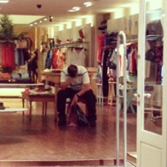 Illustration for article titled Férfi vagy és gyűlölöd a vásárlást? Nem vagy egyedül!