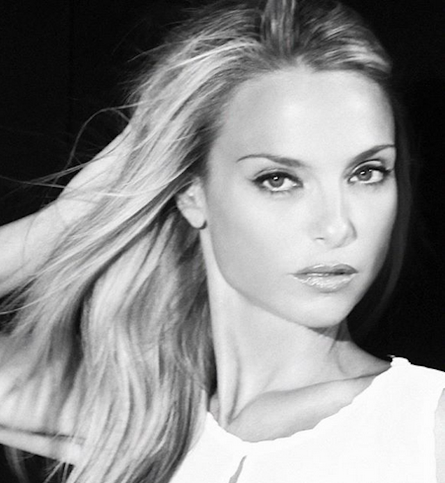 Illustration for article titled Bombázó strómannő vette meg a TV2-t