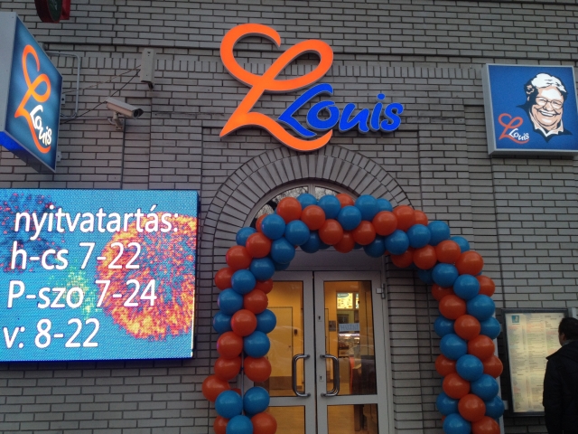 A budagyöngyei meki romjain már ki is virágzott valami bizarr izé