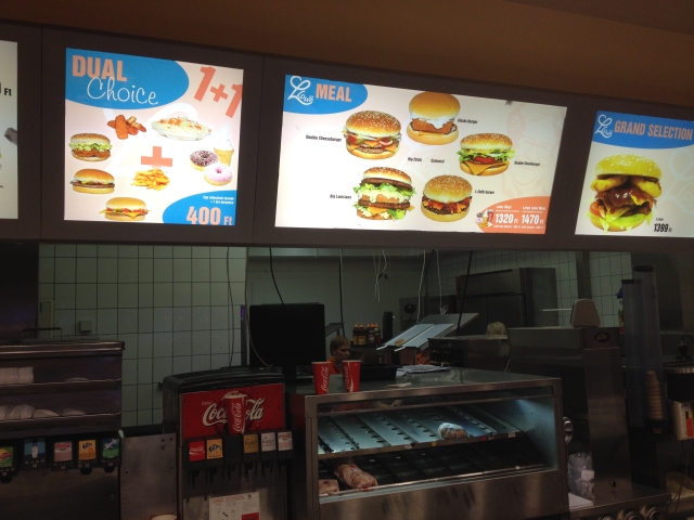 Illustration for article titled A budagyöngyei meki romjain már ki is virágzott valami bizarr izé