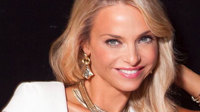 Bombázó strómannő vette meg a TV2-t