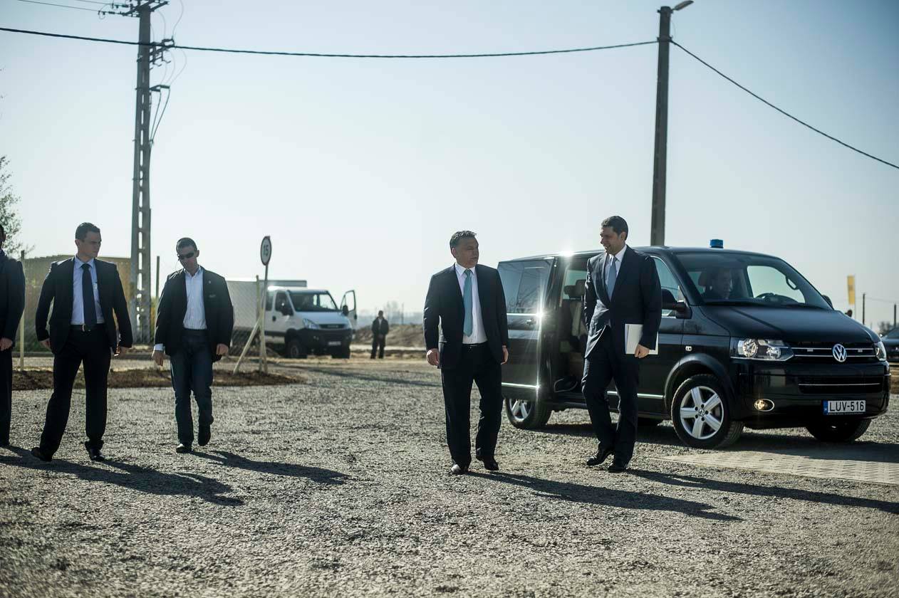 Már a reszlit publikálja Orbán