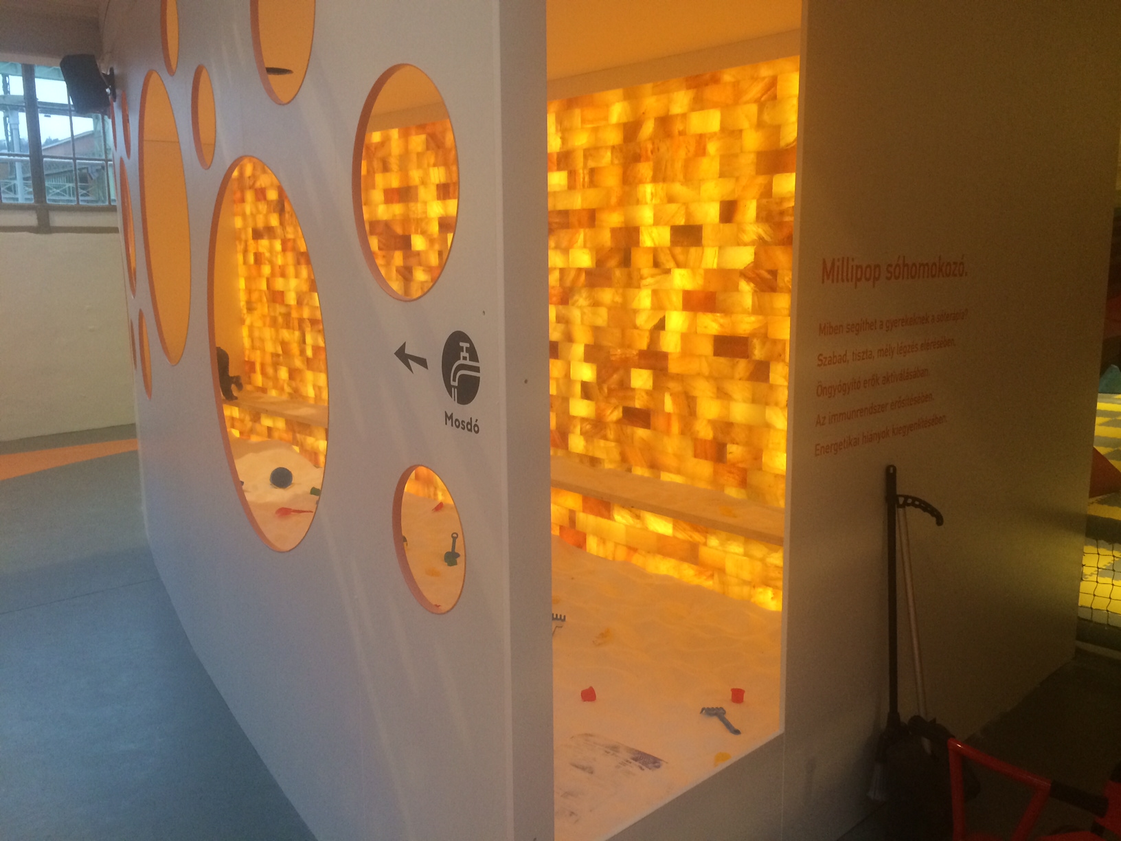 Illustration for article titled Jó, hogy nem játszókocsmát nyitottak gyerekeknek