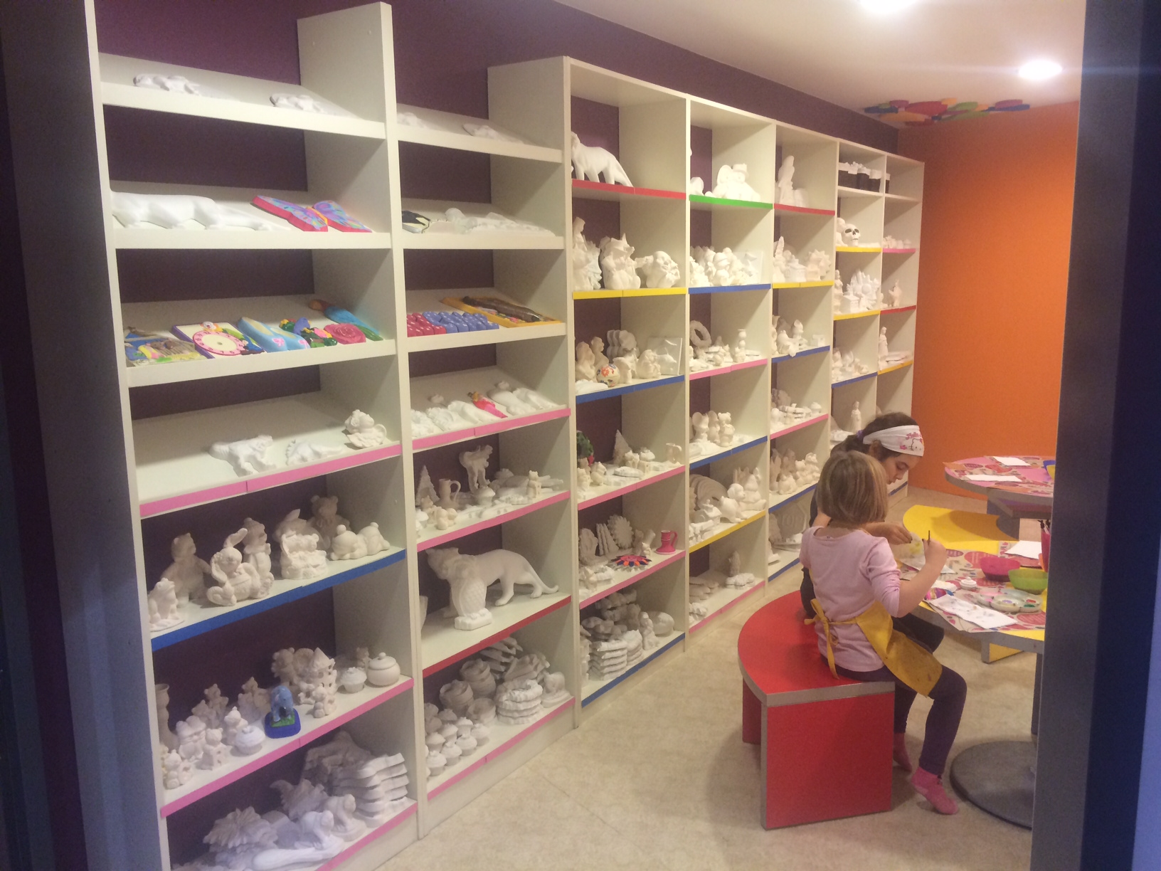 Illustration for article titled Jó, hogy nem játszókocsmát nyitottak gyerekeknek