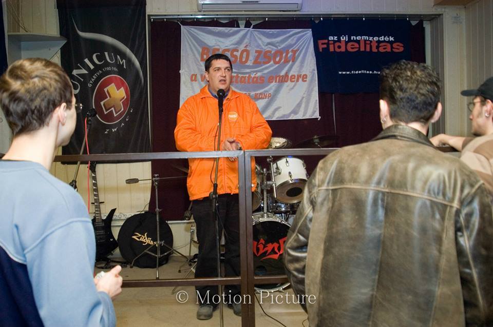 Illustration for article titled A Fidesz karddal fenyegette meg Dömsödi Gábort