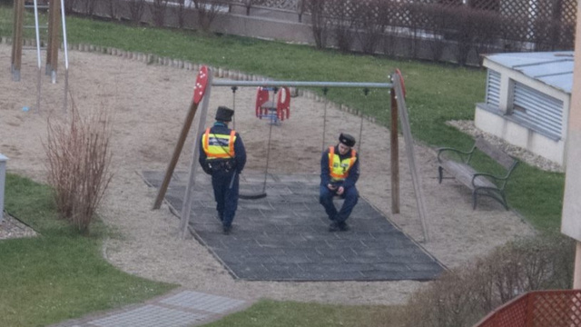 A rendőrség hatékonyan biztosítja a robbantott bank környékét