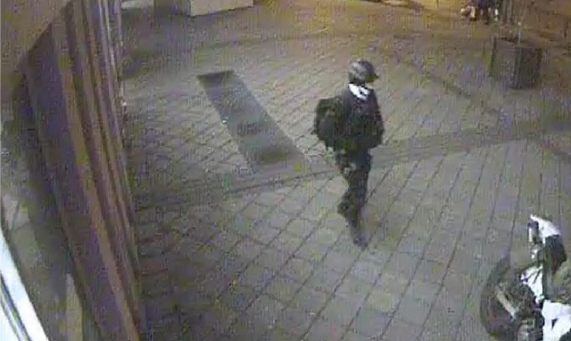 Itt vannak a képek a feltételezett bankrobbantóról!