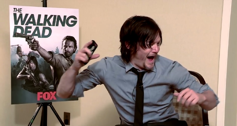 Félkarú, lábnélküli zombival szívatták a Walking Dead sztárját