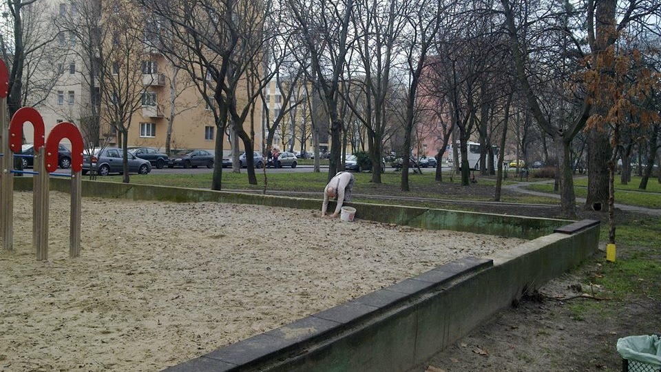 Ez a feketén homokozó bácsi az új hősöm