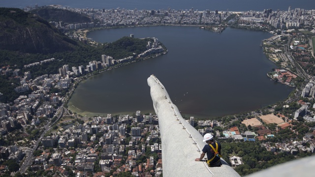 Elég jól néz ki, ahogy szerelik a riói Krisztust