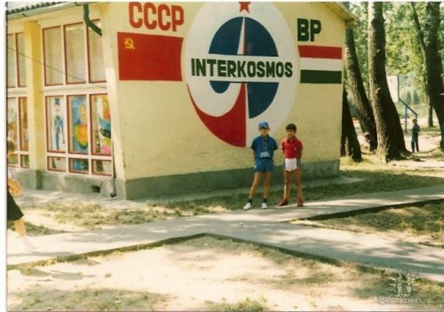 Illustration for article titled Akkor is így röhögsz majd, ha megbuktatják a gyereked a kötelező oroszból?