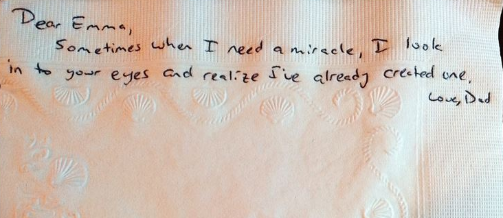 Illustration for article titled Előre ír üzeneteket lányának a halálos beteg apuka