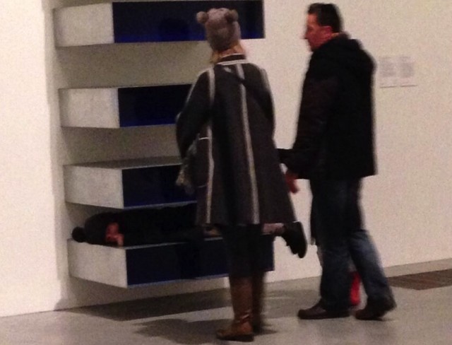 Többmillió dolláros szobron mászókázott a gyerek, a szülők tojtak rá