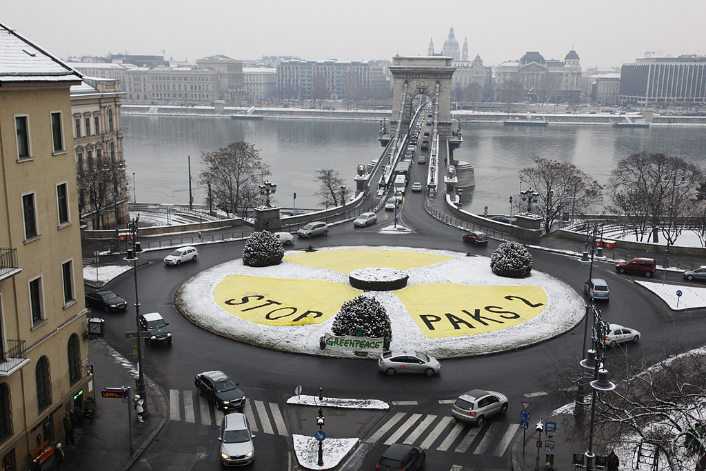 Illustration for article titled Óriási atomjel lett a Clark Ádám téri körforgalomból