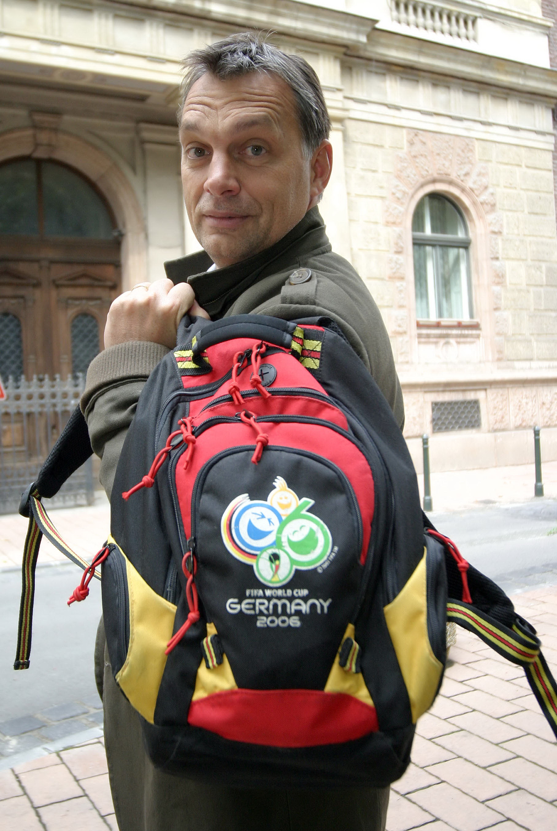 Illustration for article titled A Bors szerint Orbán hátizsákja befolyásolja az eurót, én megadom magam