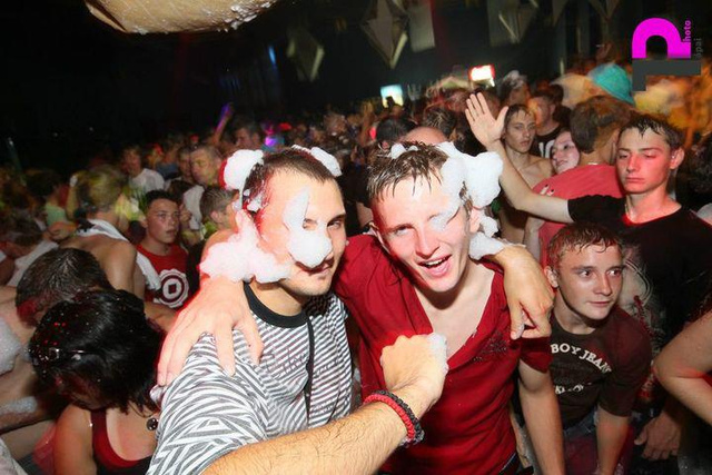 Utasi Árpi fb-jéről nyúlt le egy régi berúgós képet a Blikk