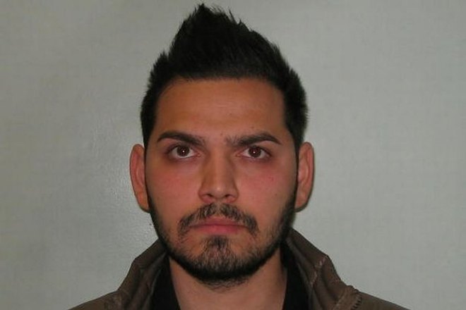 Illustration for article titled Tízforintosokkal rafkózott a magyar pár Angliában, körözik őket