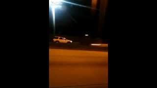 Hosszan filmezték a szembesávban száguldó autót Floridában (18+)