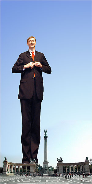 Illustration for article titled Rájöttem! King Gyurcsány az MNB hatmilliárdos reklámsorozatának főszereplője