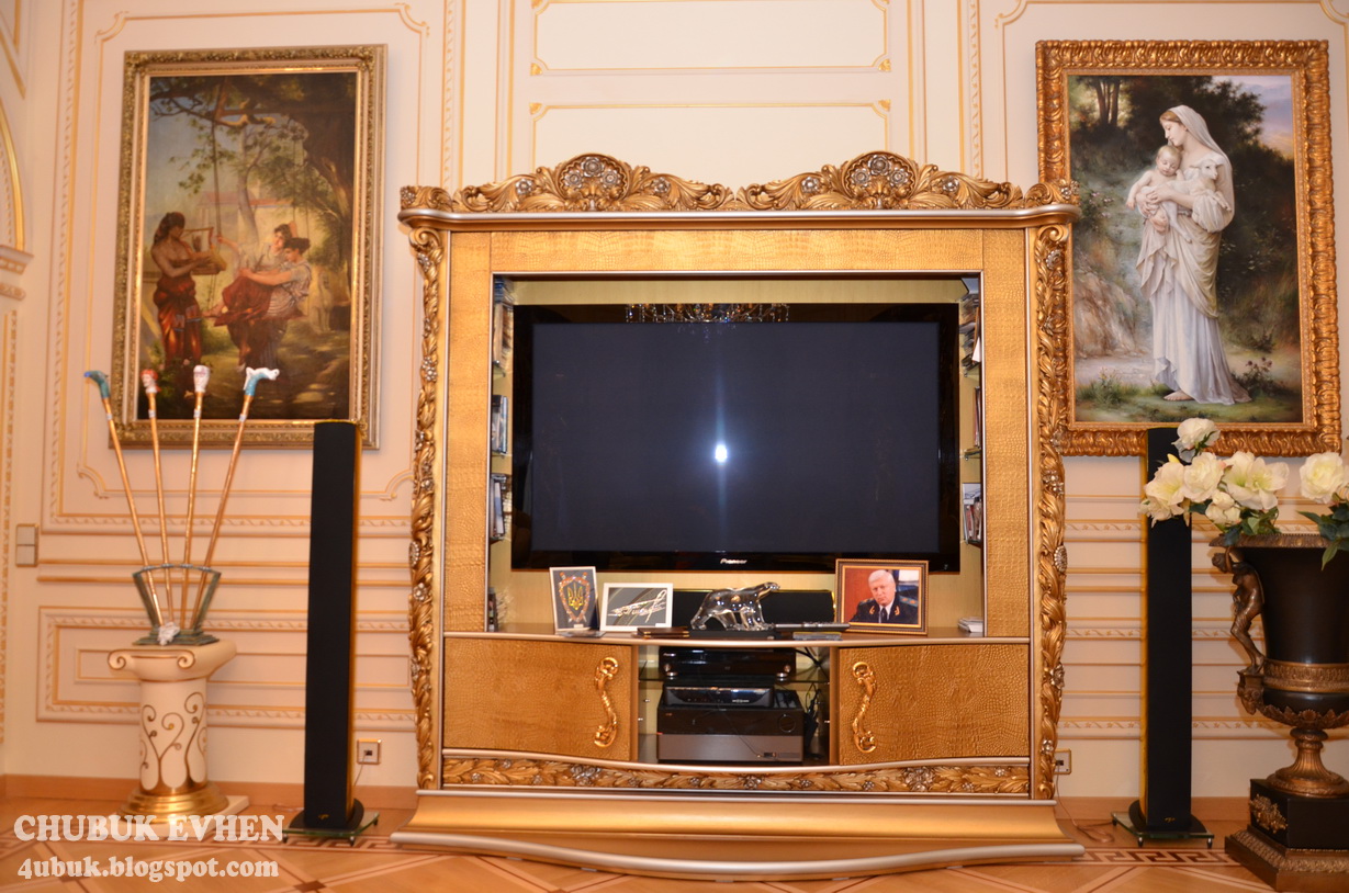 Illustration for article titled Tuti, hogy sosem láttál ilyen elképesztő, összelopott mesekastélyt