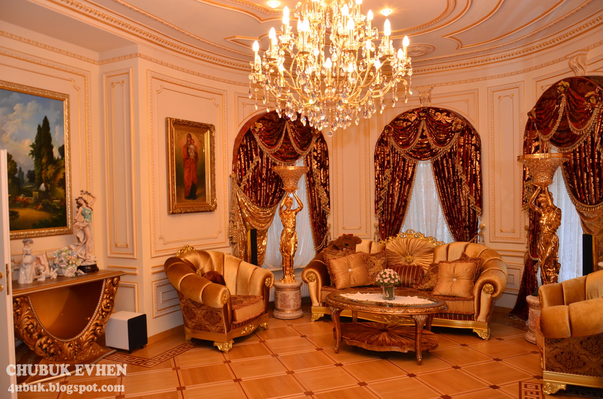 Illustration for article titled Tuti, hogy sosem láttál ilyen elképesztő, összelopott mesekastélyt