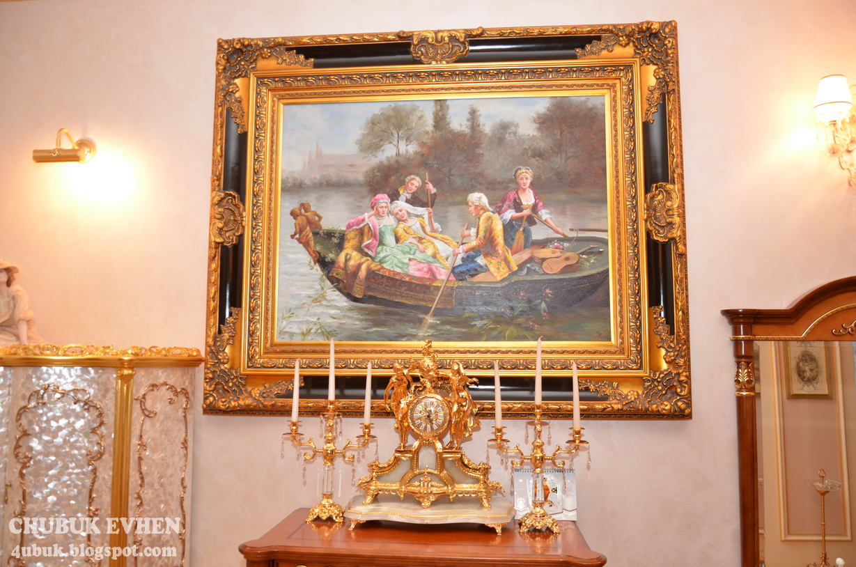 Illustration for article titled Tuti, hogy sosem láttál ilyen elképesztő, összelopott mesekastélyt