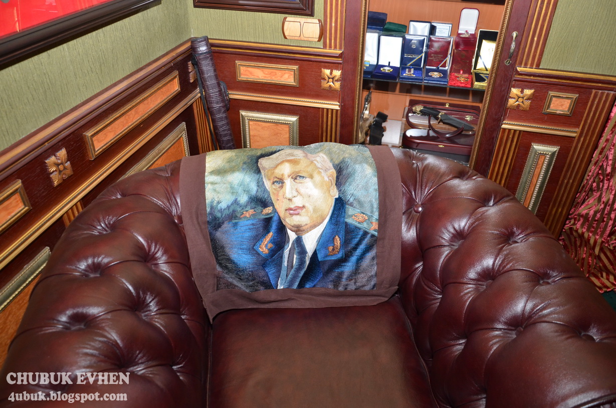 Illustration for article titled Tuti, hogy sosem láttál ilyen elképesztő, összelopott mesekastélyt