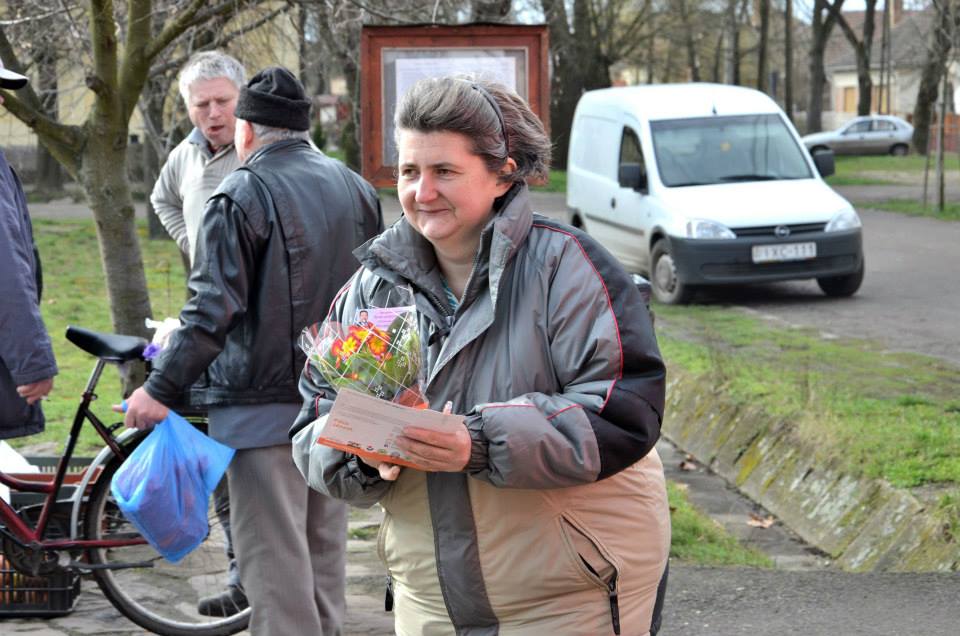 Illustration for article titled A fideszes Pócs János családi albumot készített a szavazóiból