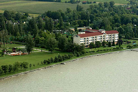 Véletlen? Lebontják az őszödi kormányüdülőt