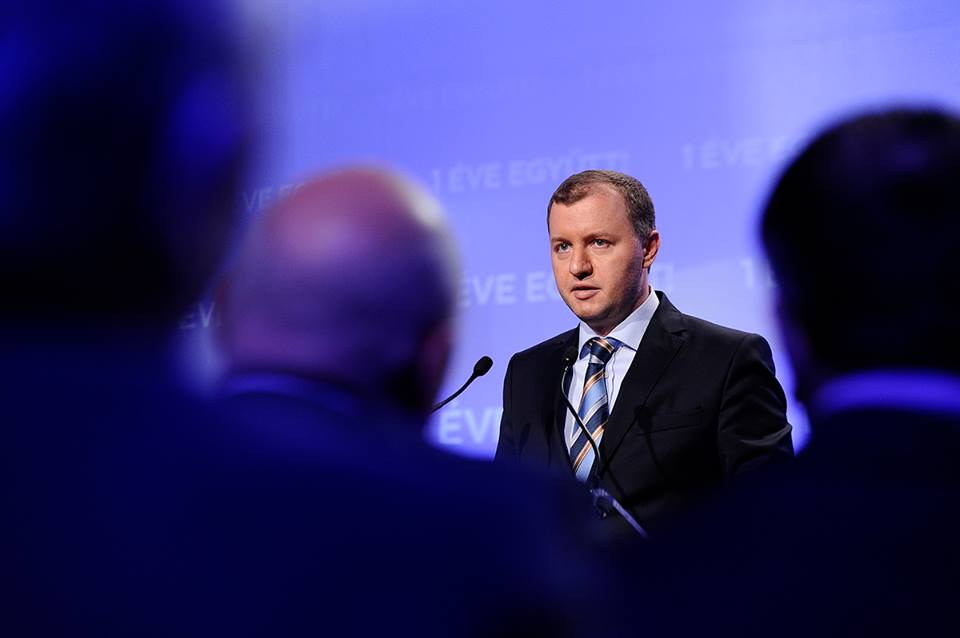 Illustration for article titled Kellett volna egy dupla kávé, mielőtt meghallgatom Bajnai Gordont