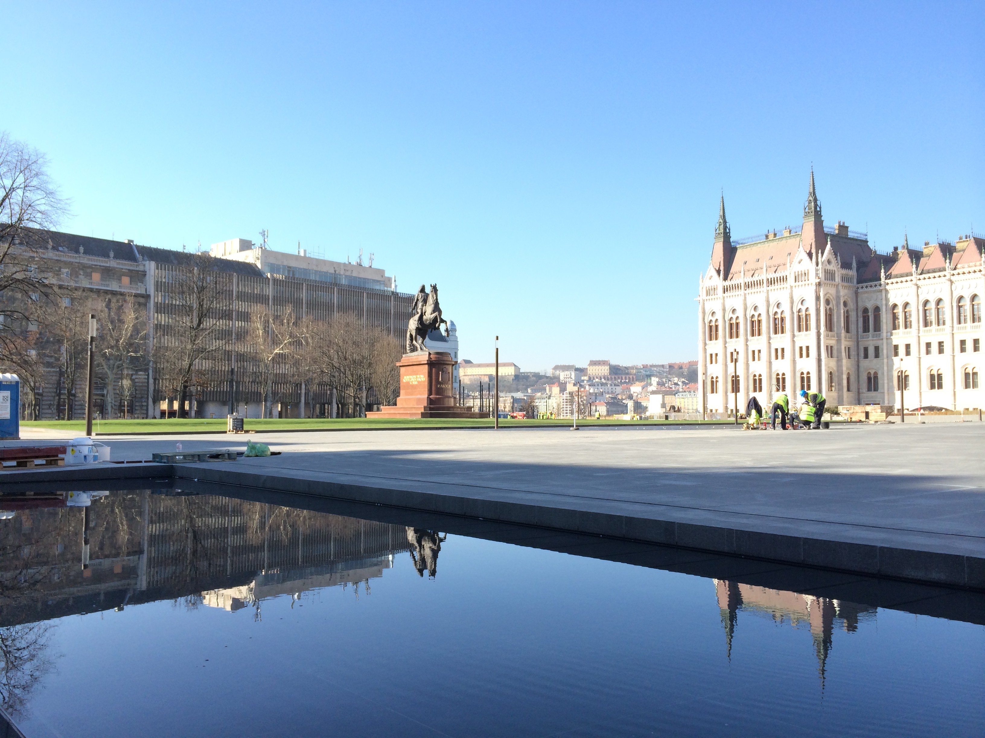 Illustration for article titled Baromi jó lett az új Kossuth tér, nem támadt fel Horthy