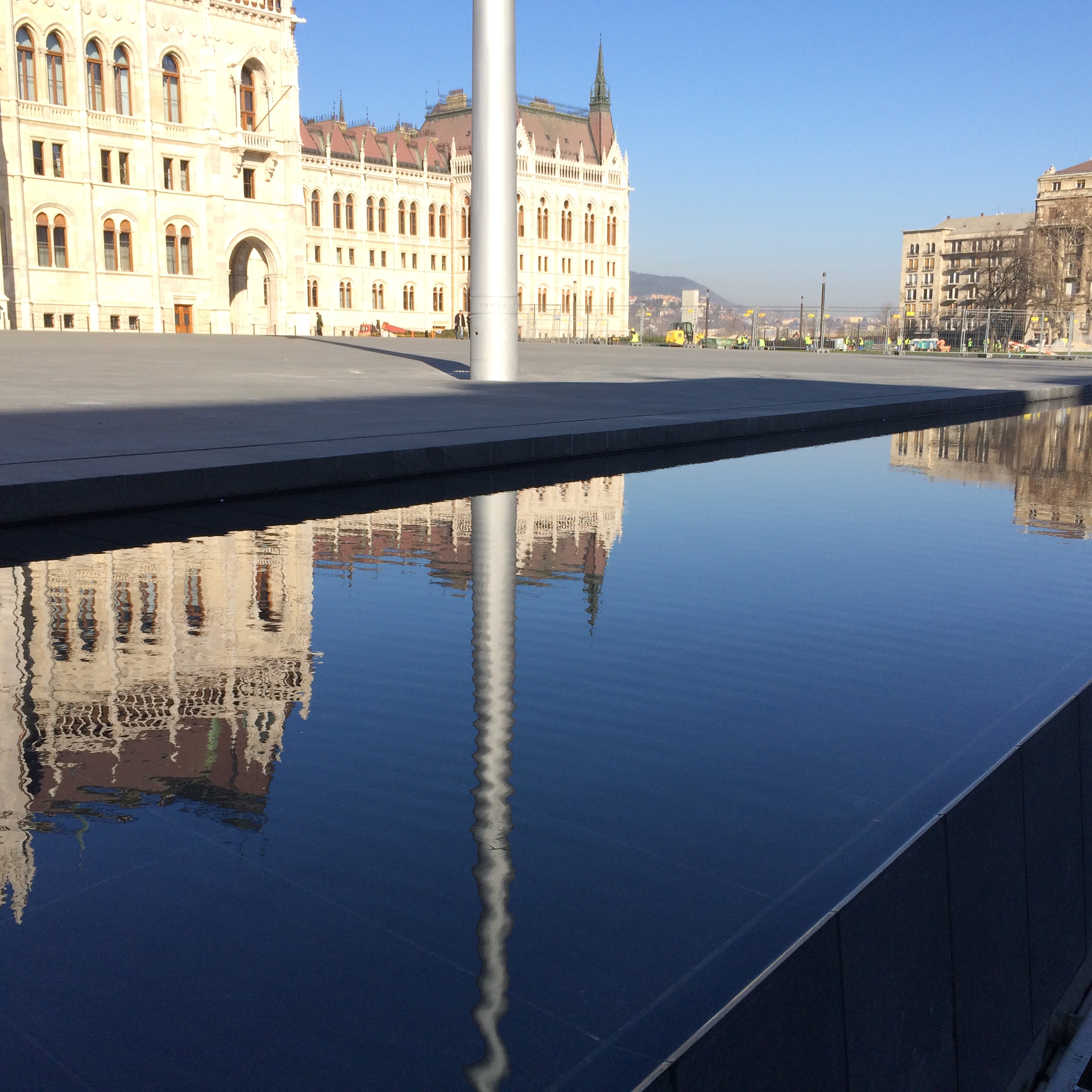 Illustration for article titled Baromi jó lett az új Kossuth tér, nem támadt fel Horthy