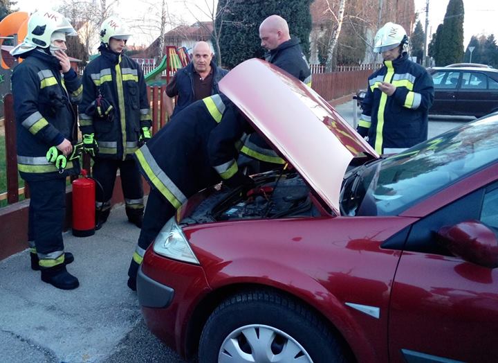 Novák Előd ásványvizes palackkal tört ki a lángok közül