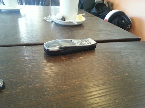 Schiffer Andrásnak ősi, Nokia 6310i butatelefonja van