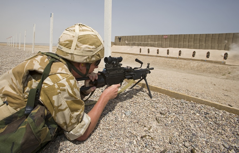 Kitüntették a brit katonát, aki 17 bombatámadást élt túl